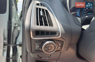 Хэтчбек Ford Focus 2013 в 