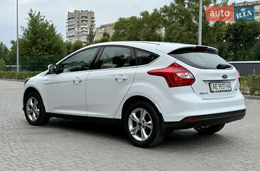 Хэтчбек Ford Focus 2012 в 