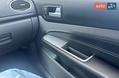 Хэтчбек Ford Focus 2009 в 