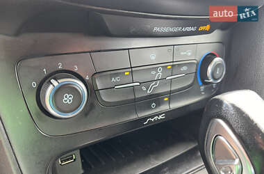 Седан Ford Focus 2015 в 