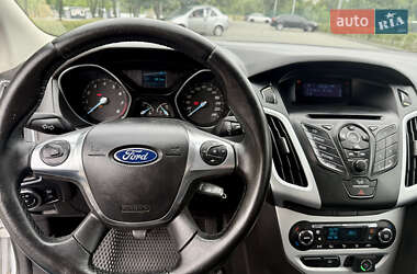 Хэтчбек Ford Focus 2012 в 