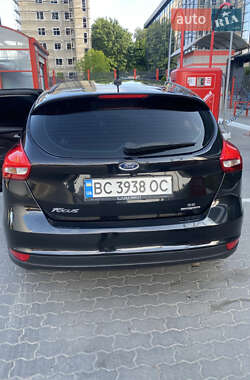 Хэтчбек Ford Focus 2015 в 
