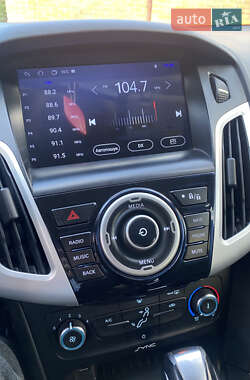 Хэтчбек Ford Focus 2015 в 