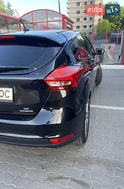 Хэтчбек Ford Focus 2015 в 