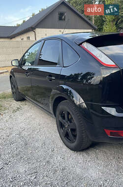 Хэтчбек Ford Focus 2010 в 
