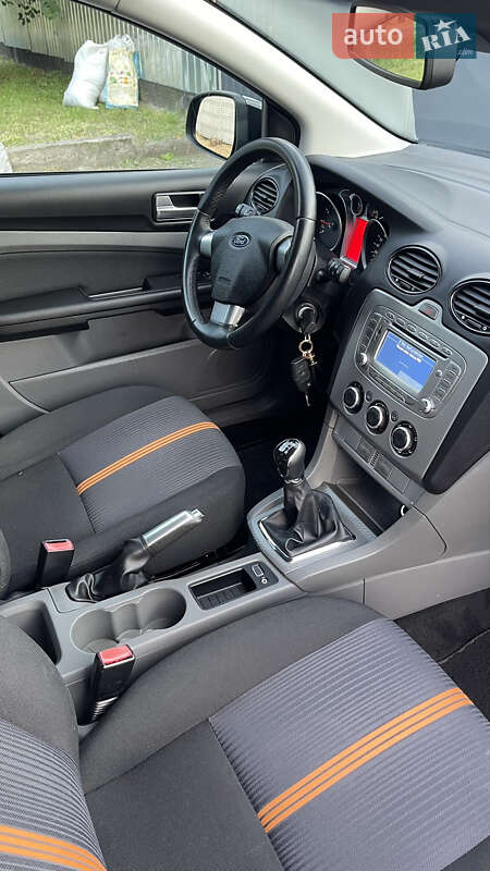 Хэтчбек Ford Focus 2010 в Каменском