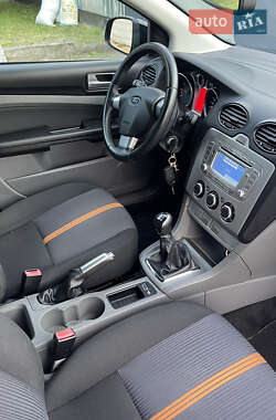 Хэтчбек Ford Focus 2010 в 