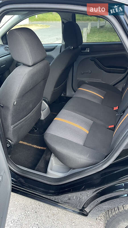 Хэтчбек Ford Focus 2010 в Каменском