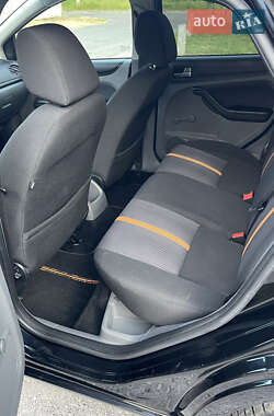 Хэтчбек Ford Focus 2010 в 