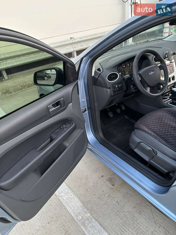Хэтчбек Ford Focus 2005 в Киеве