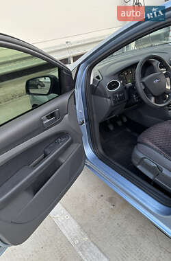 Хэтчбек Ford Focus 2005 в 