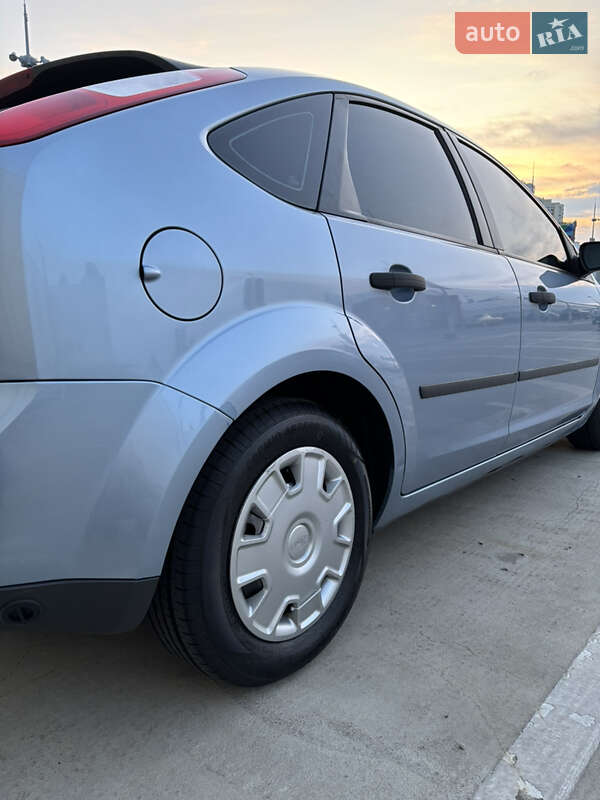 Хэтчбек Ford Focus 2005 в Киеве