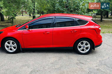 Хэтчбек Ford Focus 2012 в 