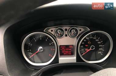 Хэтчбек Ford Focus 2011 в 