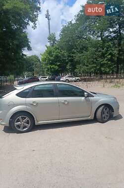Хэтчбек Ford Focus 2010 в 