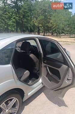 Хэтчбек Ford Focus 2010 в 