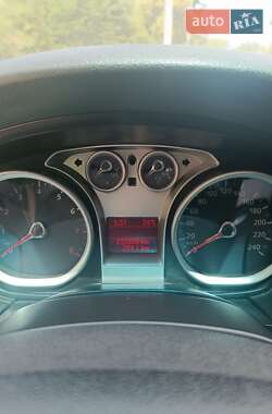 Хэтчбек Ford Focus 2010 в 