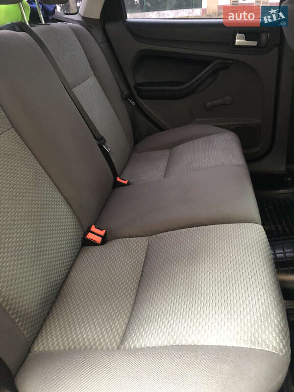 Седан Ford Focus 2006 в Бурштыне