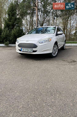Хэтчбек Ford Focus 2012 в 