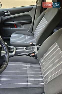 Хэтчбек Ford Focus 2009 в 