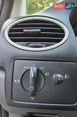 Хэтчбек Ford Focus 2009 в 