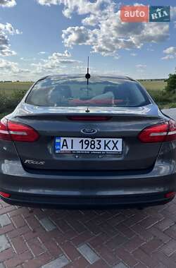 Седан Ford Focus 2015 в 