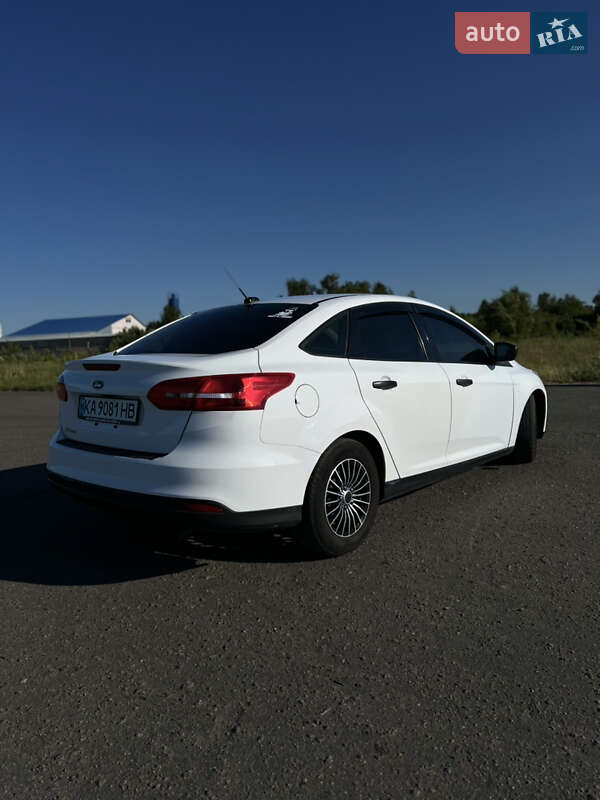 Седан Ford Focus 2015 в Березному