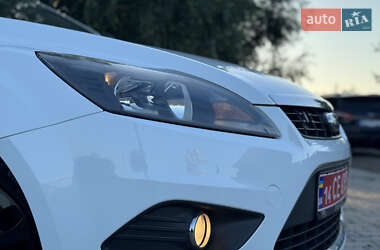 Хэтчбек Ford Focus 2009 в 
