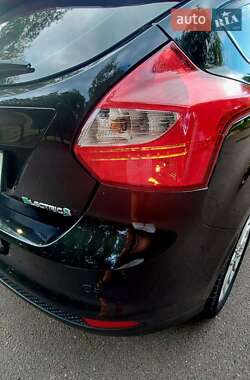 Хэтчбек Ford Focus 2012 в 