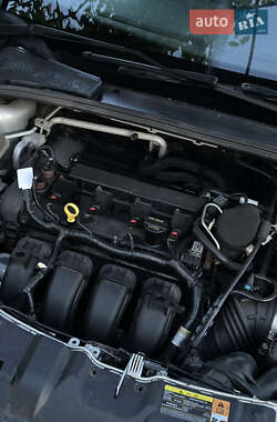 Хэтчбек Ford Focus 2012 в 
