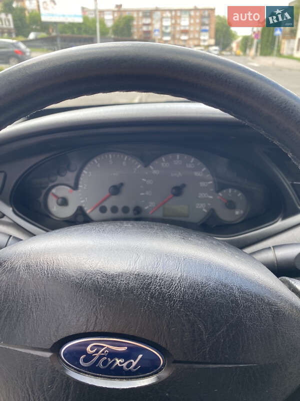 Хэтчбек Ford Focus 2004 в Виннице
