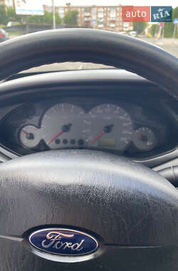 Хэтчбек Ford Focus 2004 в 