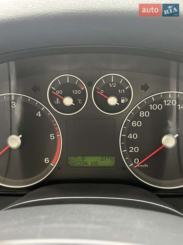 Хэтчбек Ford Focus 2005 в Хмельницком