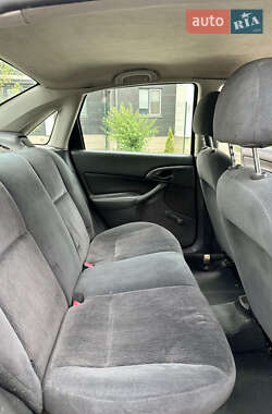 Седан Ford Focus 2002 в 