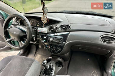 Седан Ford Focus 2002 в 