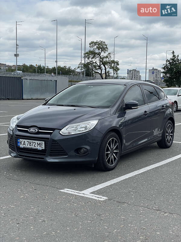 Хэтчбек Ford Focus 2013 в 