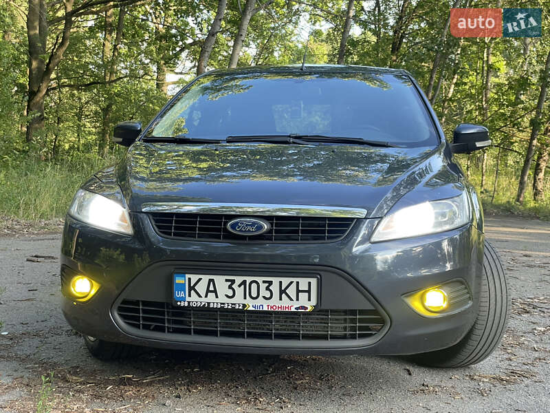 Хэтчбек Ford Focus 2010 в 