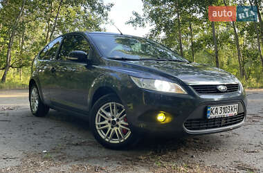 Хэтчбек Ford Focus 2010 в 