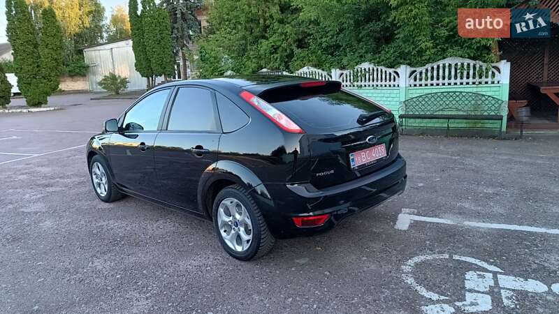 Хэтчбек Ford Focus 2008 в Дубно