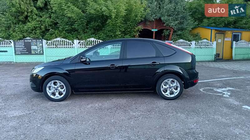 Хэтчбек Ford Focus 2008 в Дубно