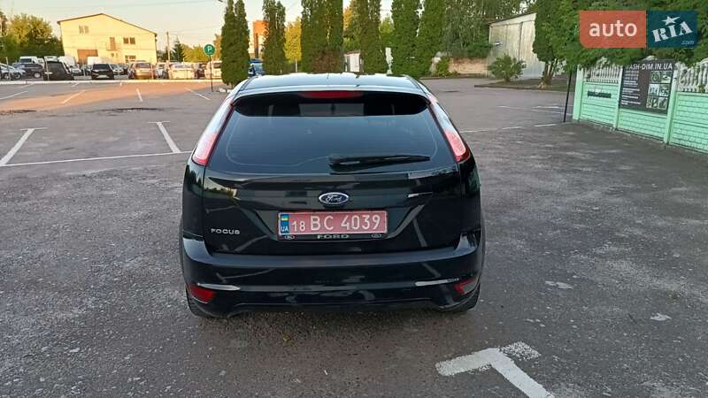 Хэтчбек Ford Focus 2008 в Дубно
