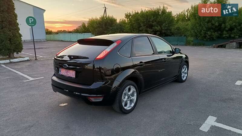Хэтчбек Ford Focus 2008 в Дубно