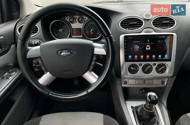 Хэтчбек Ford Focus 2010 в 