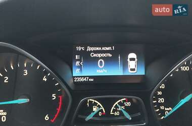 Хэтчбек Ford Focus 2015 в 