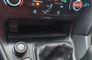 Хэтчбек Ford Focus 2015 в 