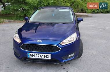 Хэтчбек Ford Focus 2015 в 