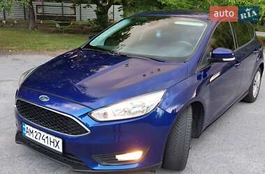 Хэтчбек Ford Focus 2015 в 