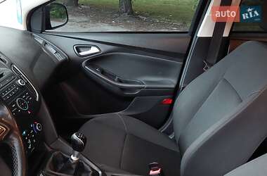 Хэтчбек Ford Focus 2015 в 