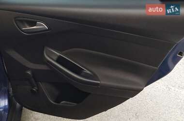 Хэтчбек Ford Focus 2015 в 