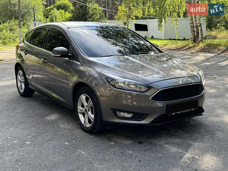 Хэтчбек Ford Focus 2015 в 